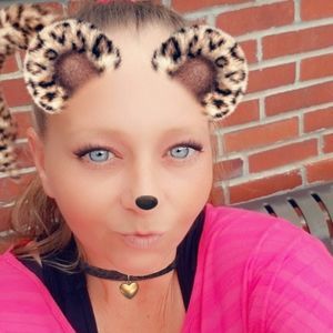 Meet your Posher, Crystal